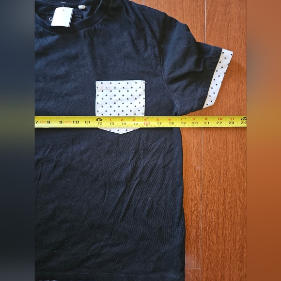 GUESS T-shirt - Picture 2 of 3